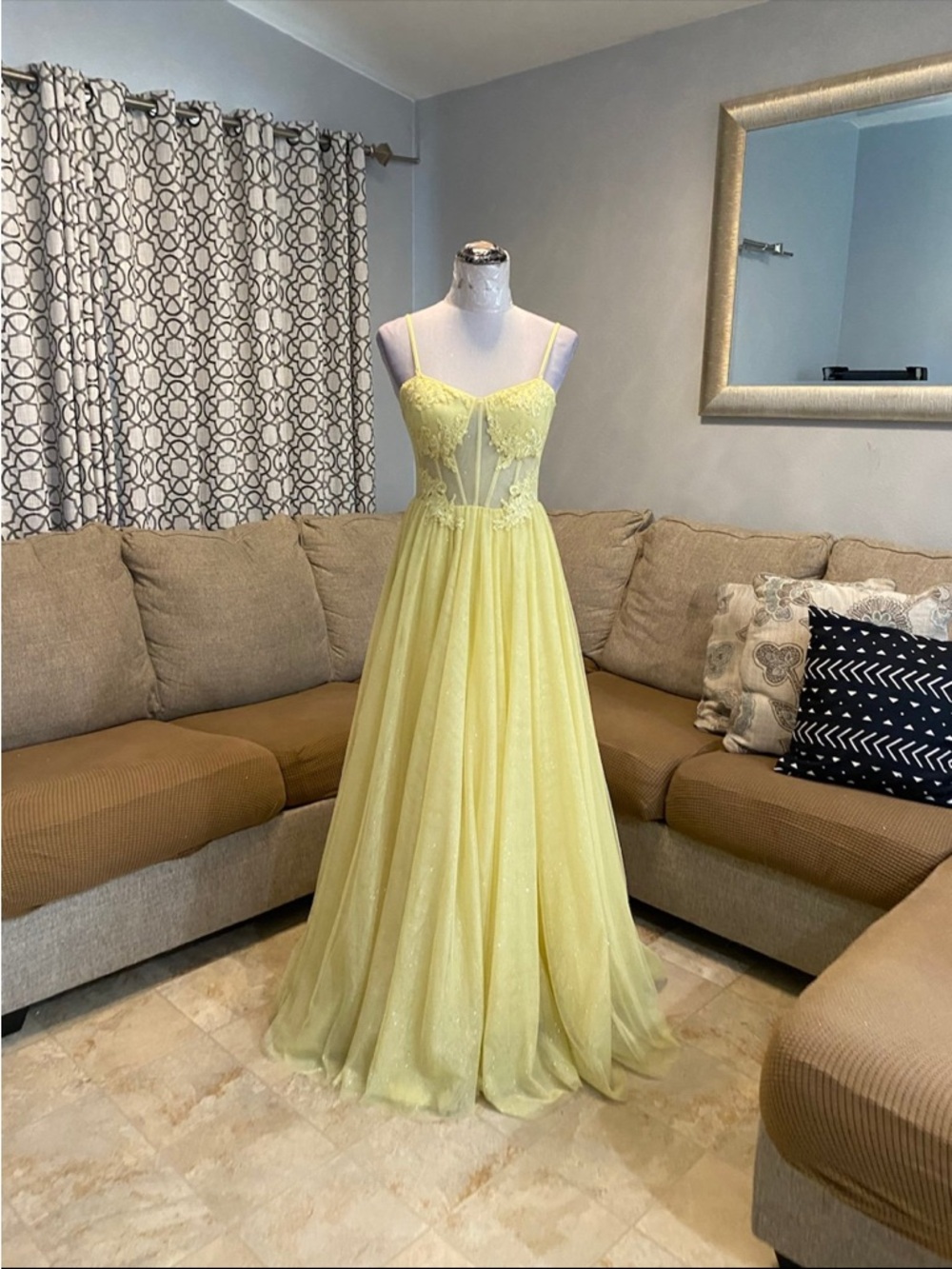 New Windsor Junior Size 7 waist 28 inches Sweetheart Lace A-Line Ball Gown - Picture 4 of 7